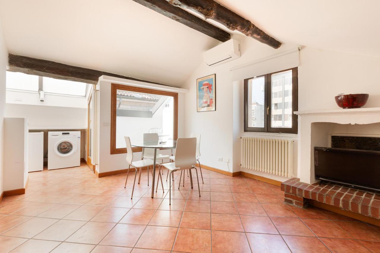 Corso Como Balcony Apartment Милан Экстерьер фото